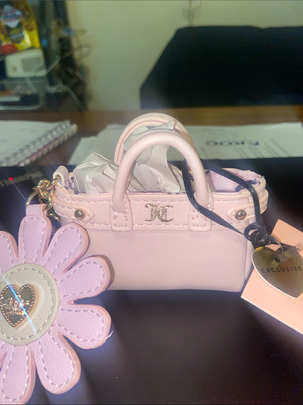 Juicy Couture Light Pink Mini Purse Keychain with Daisy Charm - Picture 3 of 4